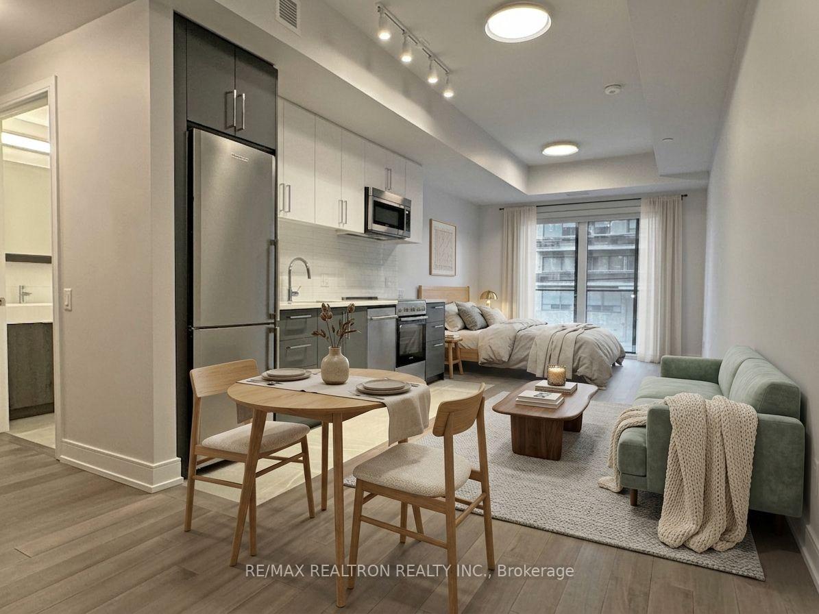 2525 Bathurst Street 202