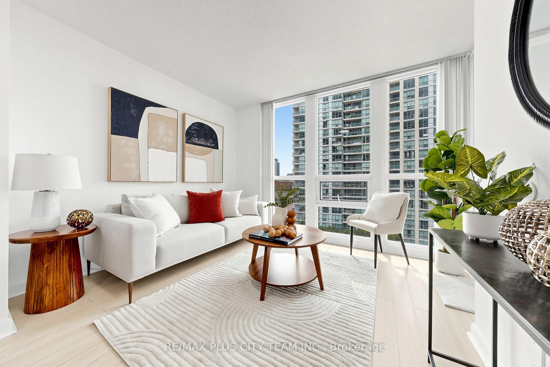 18 Harbour Street 1206, Toronto Unit: 1206