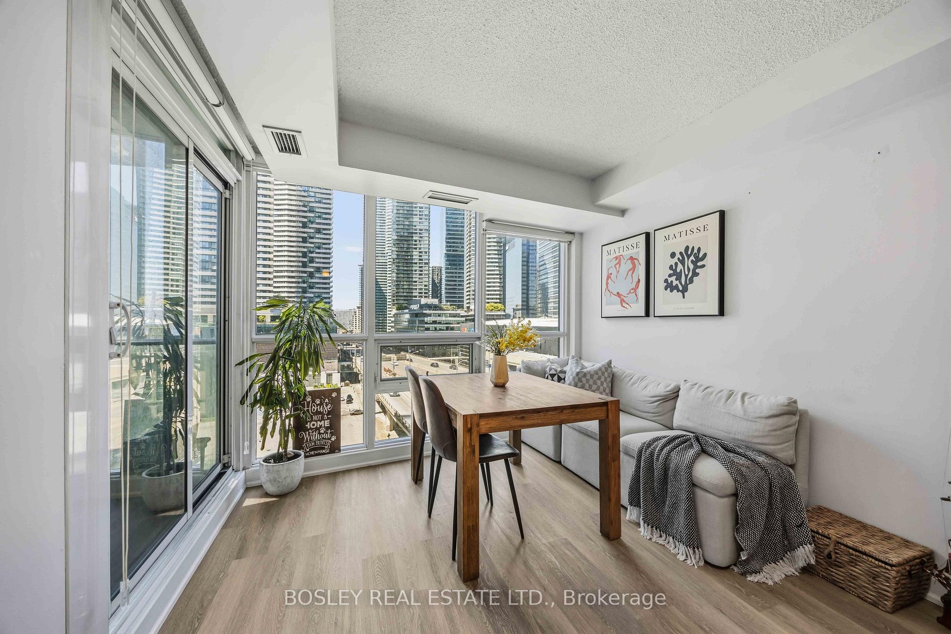 18 Harbour Street 1001, Toronto Unit: 1001