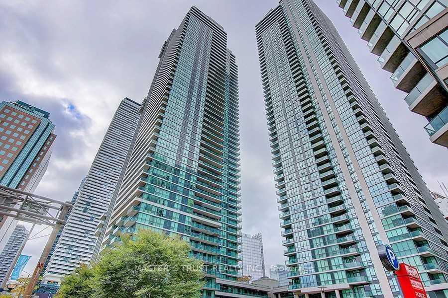 18 Harbour Street 3211, Toronto Unit: 3211