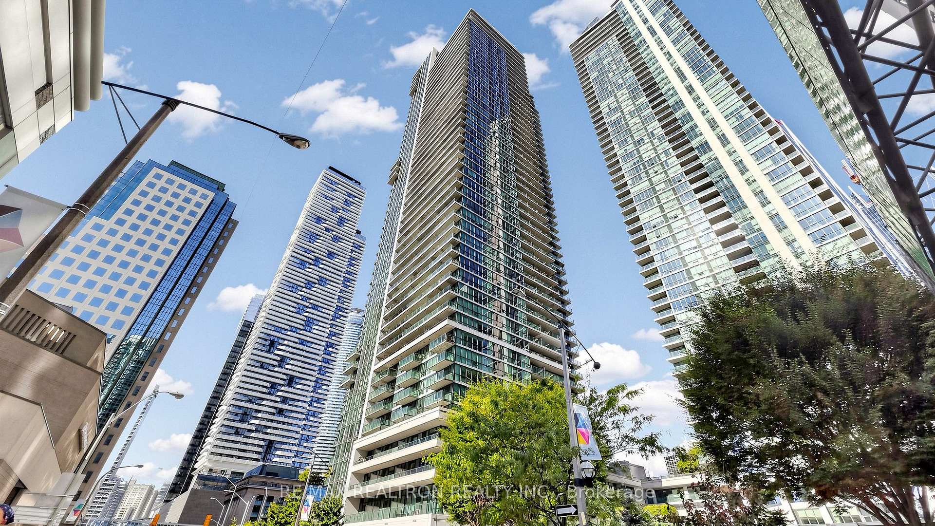 33 Bay Street 2211, Toronto Unit: 2211
