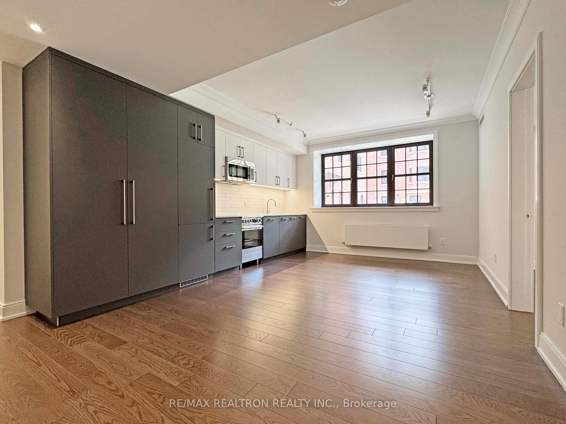 2 Clarendon Avenue 108, Toronto Unit: 108