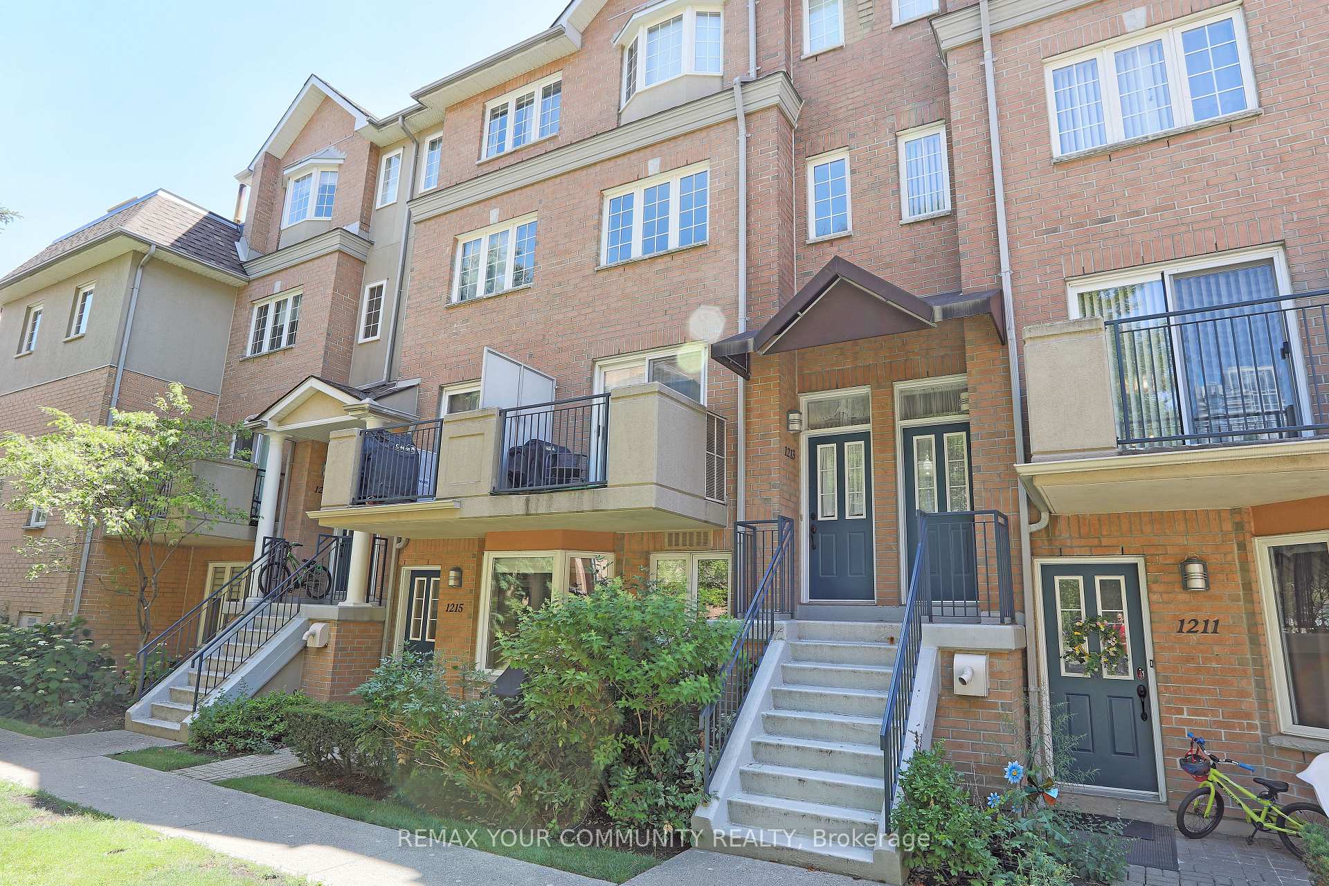 28 Sommerset Way 1213, Toronto Unit: 1213