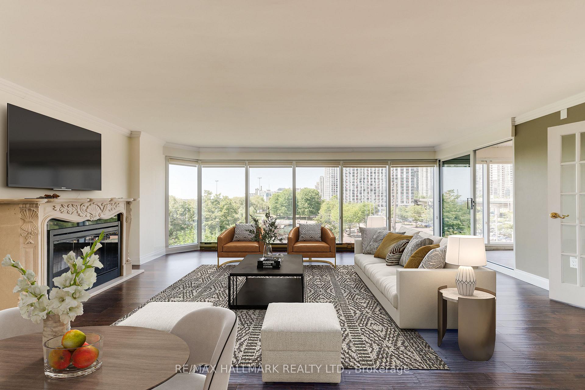 251 Queens Quay W 404, Toronto Unit: 404