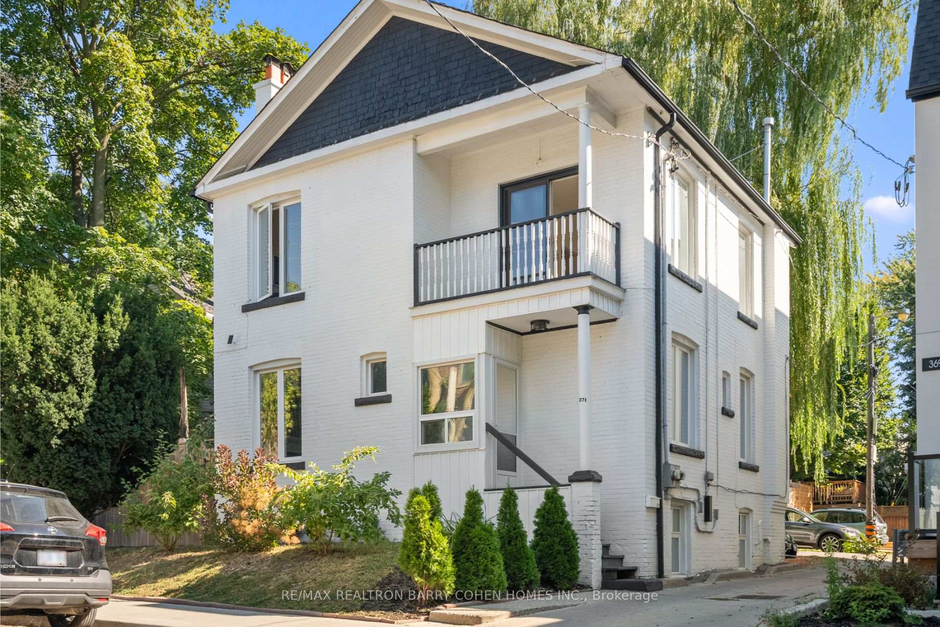 371 Howland Avenue Main, Toronto Unit: Main