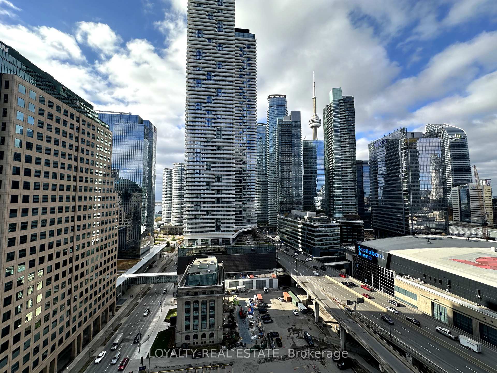 33 Bay Street 2101, Toronto Unit: 2101