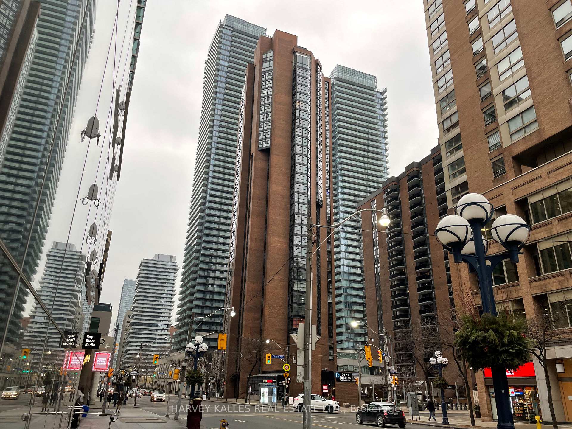 55 W Charles Street W 404, Toronto Unit: 404