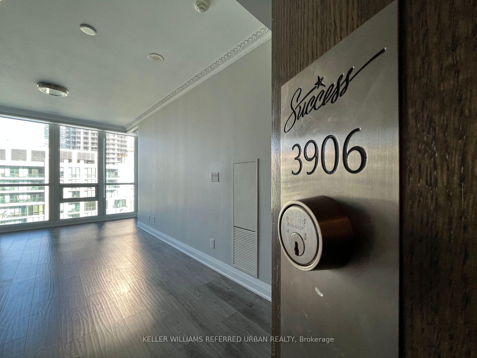 16 Harbour Street 3906, Toronto Unit: 3906