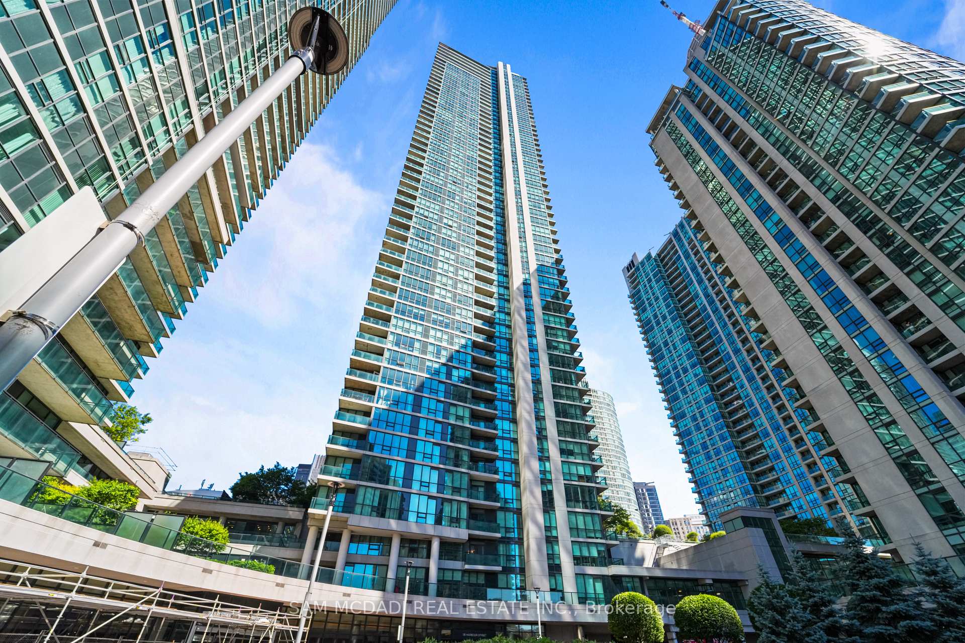 18 Harbour Street 2304, Toronto Unit: 2304