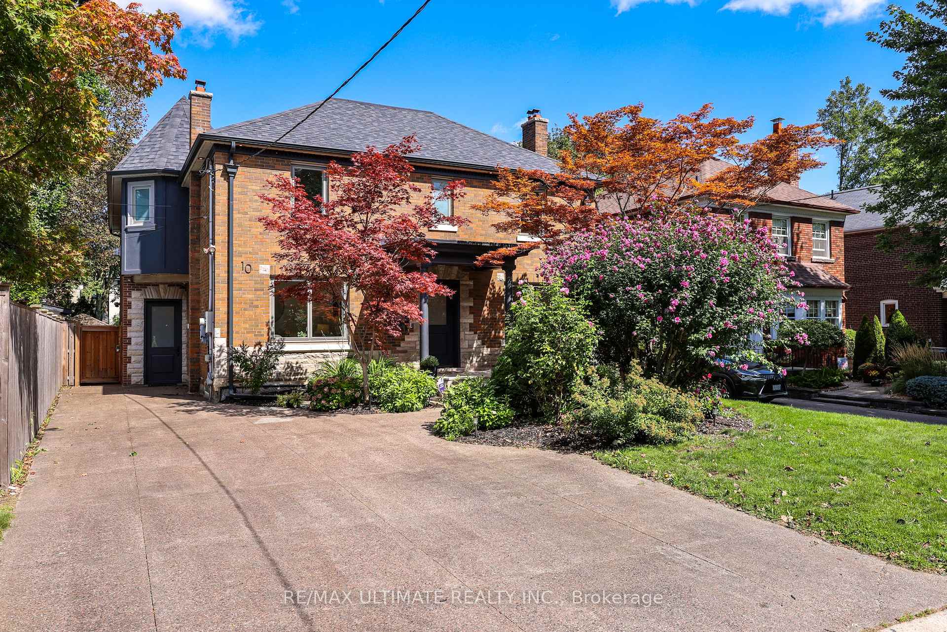 10 Field Avenue, Toronto