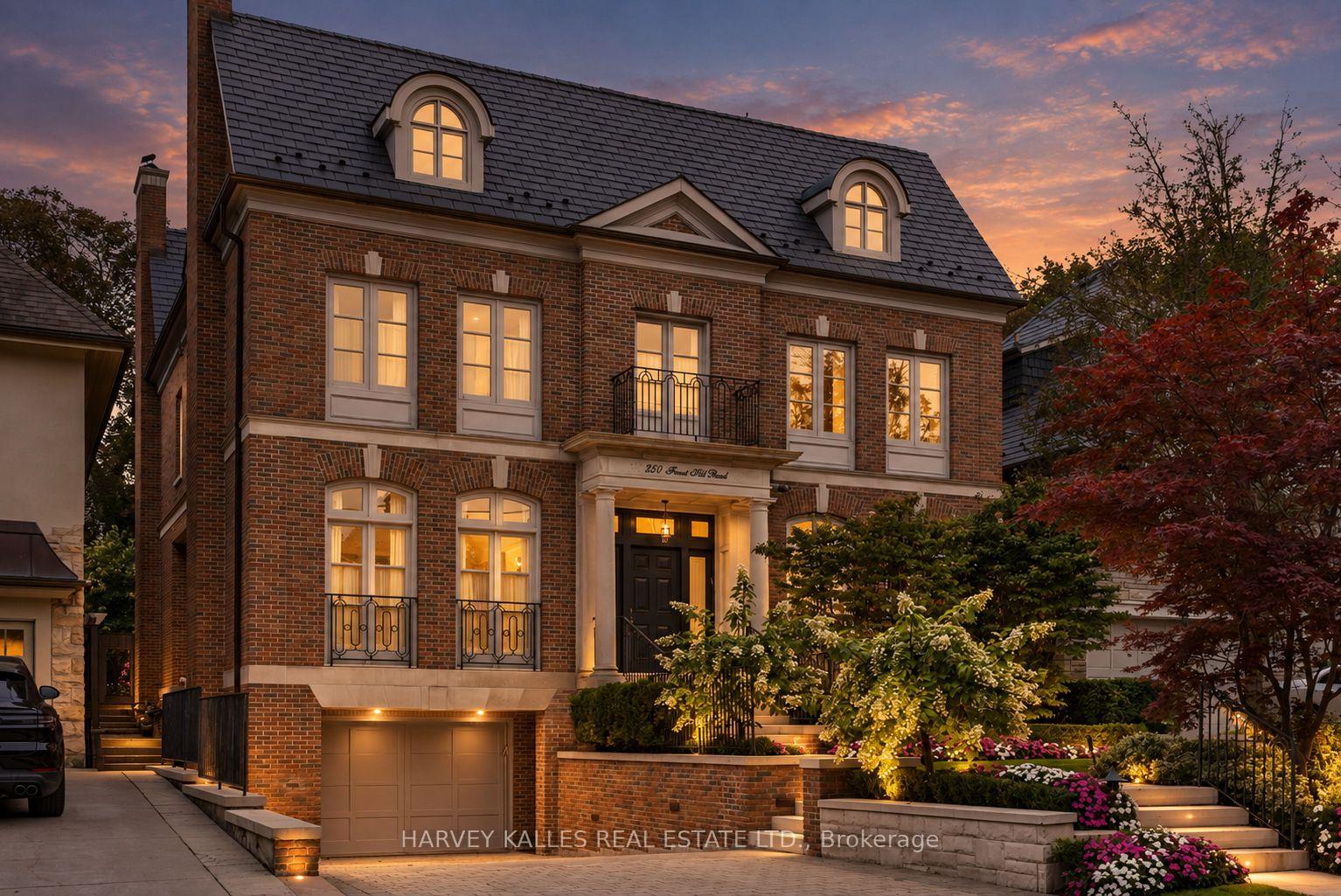 250 Forest Hill Road, Toronto