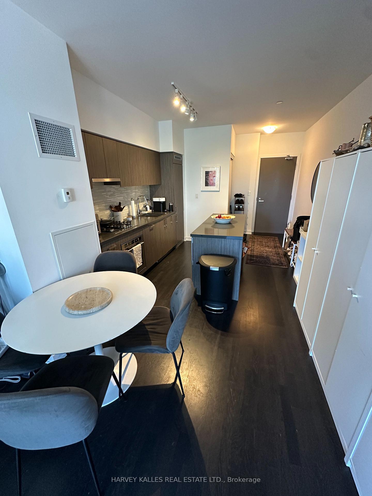 501 St Clair Avenue W 412, Toronto Unit: 412
