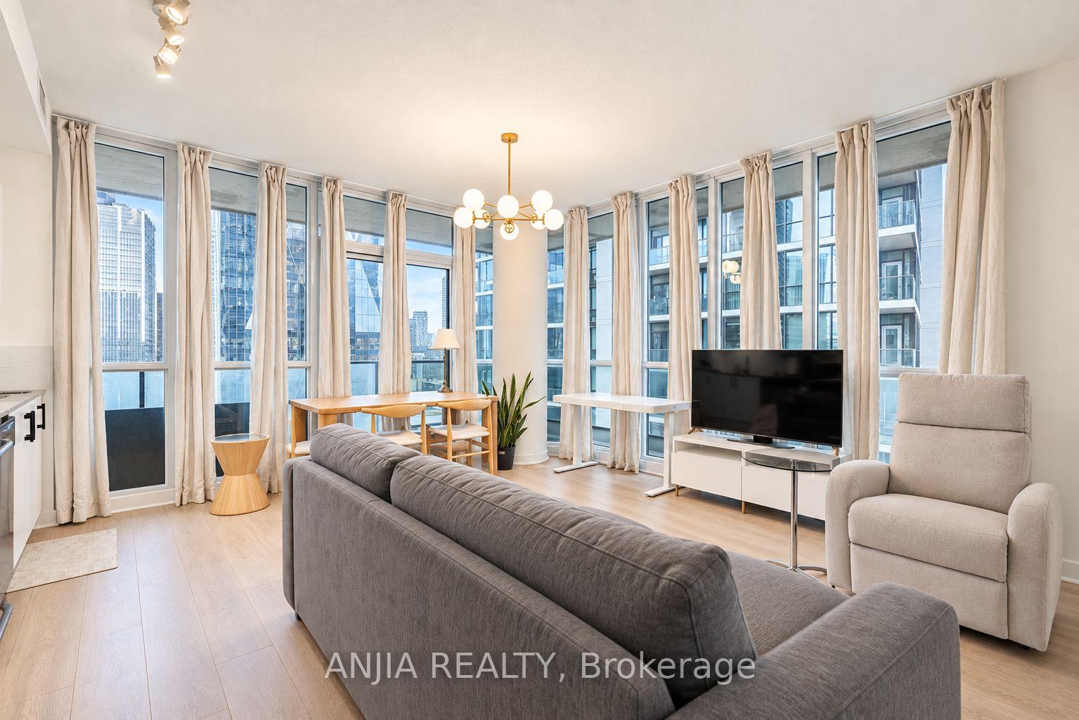 33 Bay Street 3004, Toronto Unit: 3004