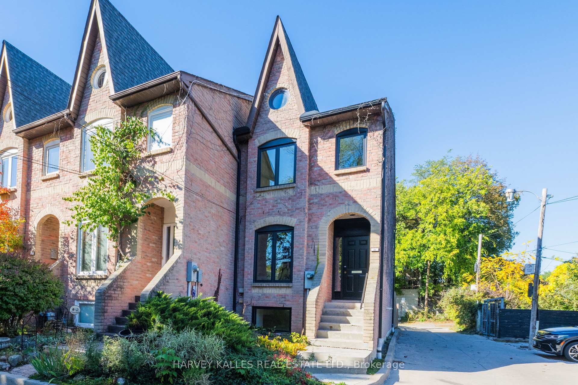 16 St James Court Toronto