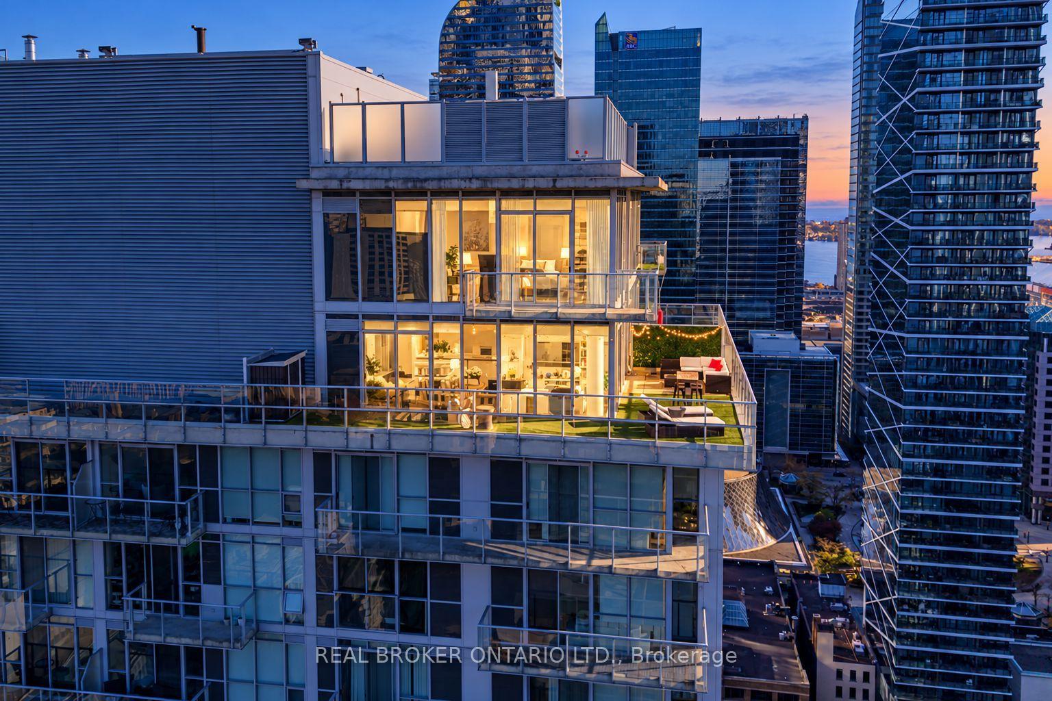 126 Simcoe Street Ph02 Toronto Unit Ph02