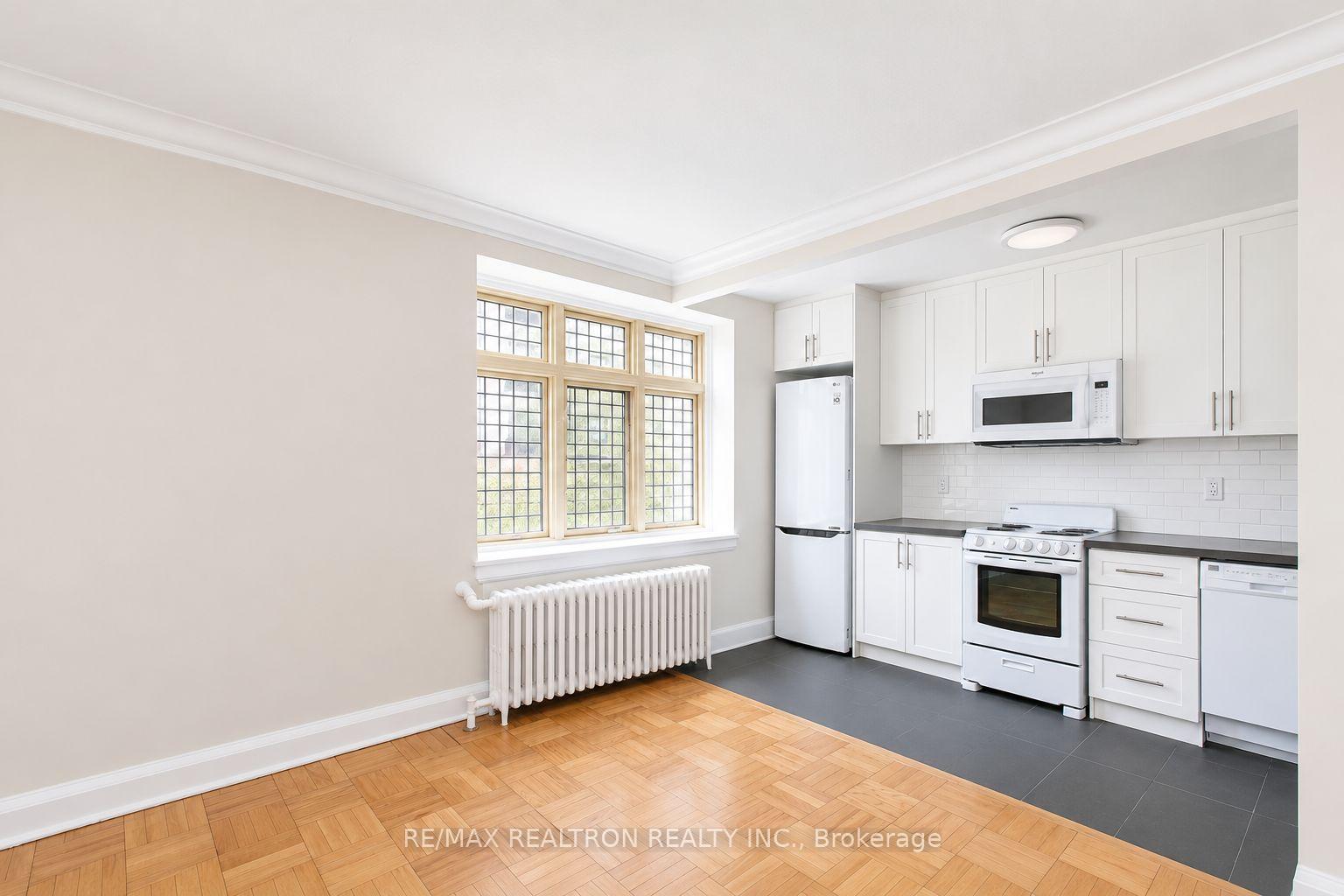 394 Avenue Road 207, Toronto Unit: 207