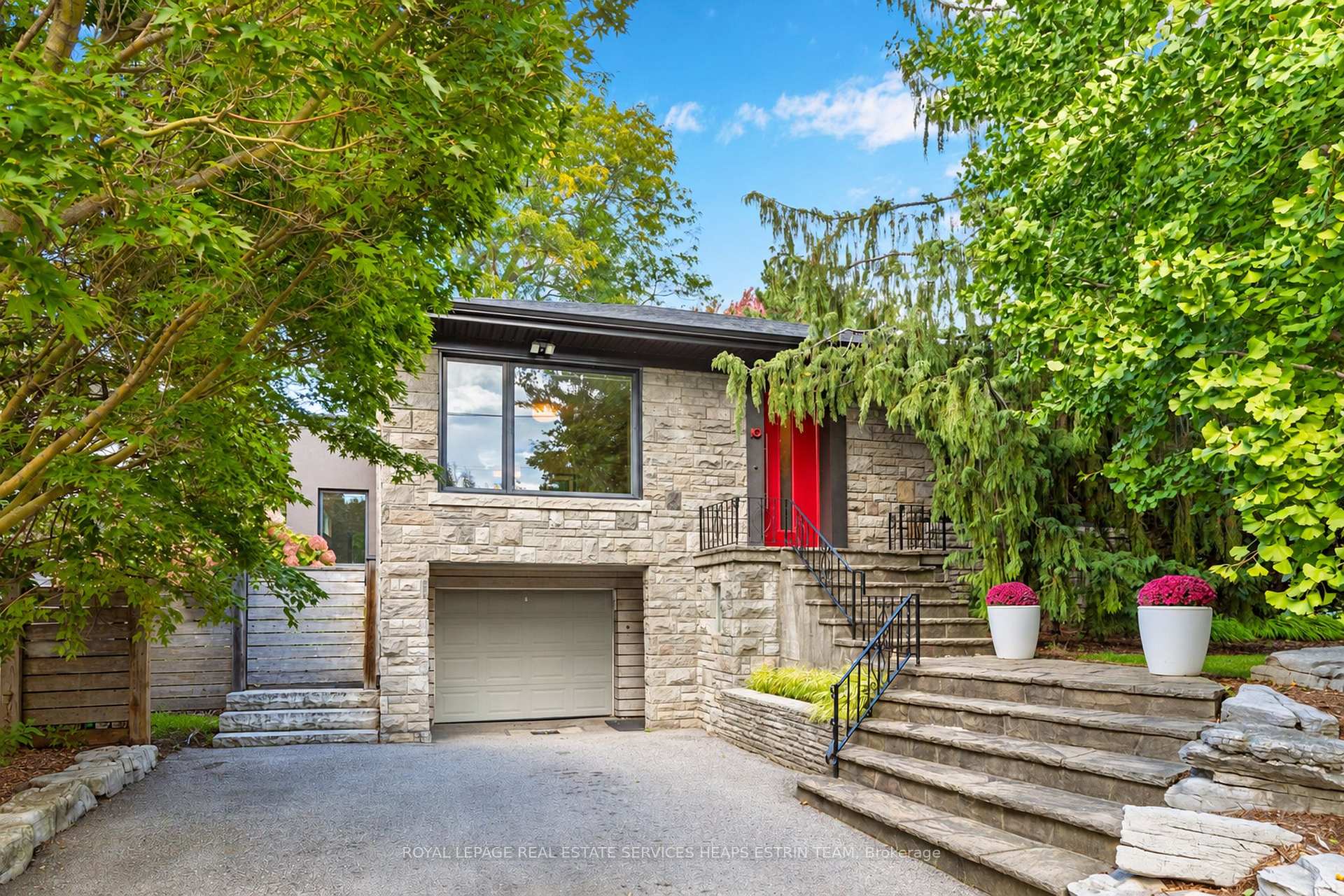 10 Red Oaks Crescent Toronto