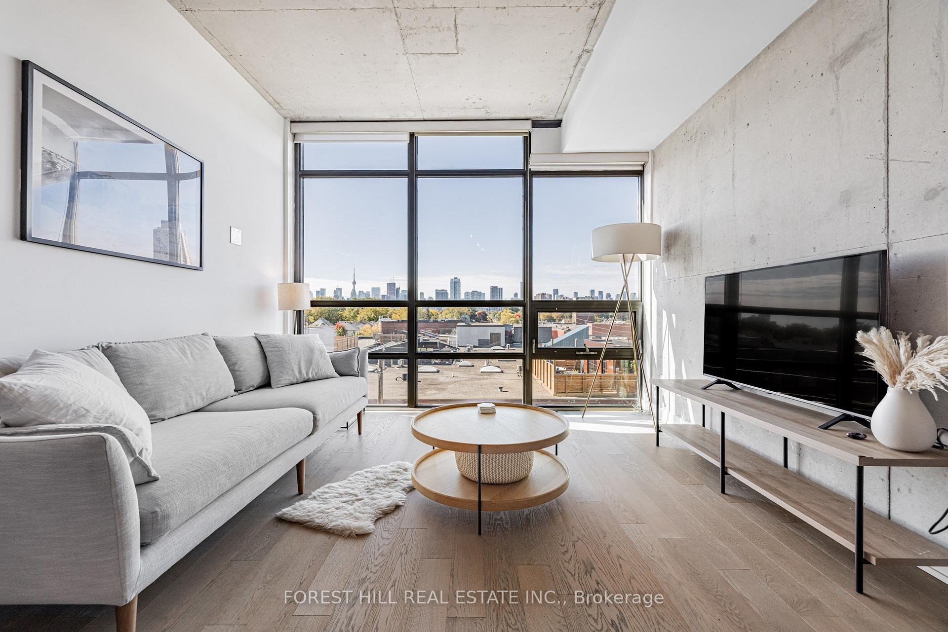 319 Carlaw Avenue 607