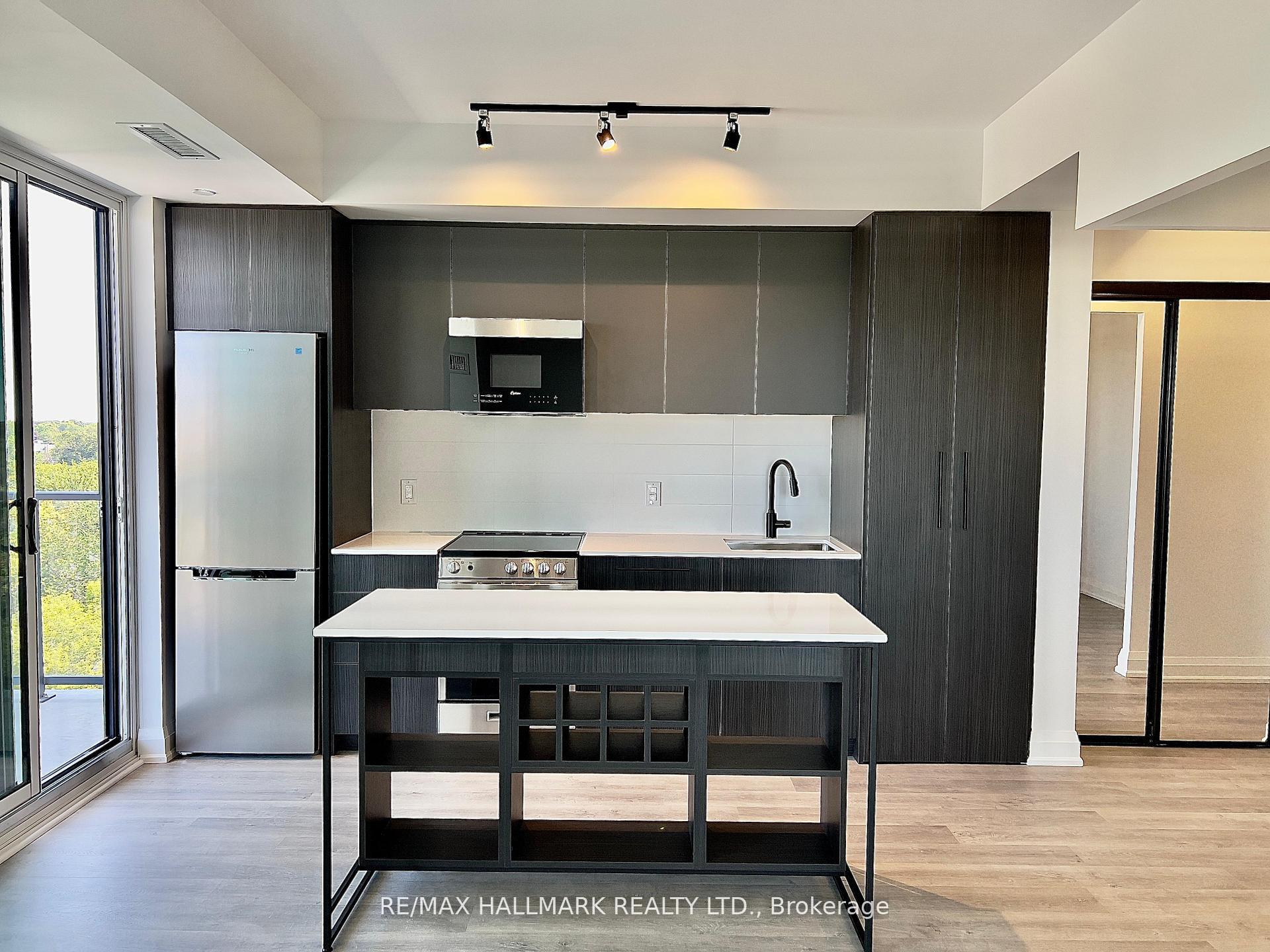 2369 Danforth Avenue 905