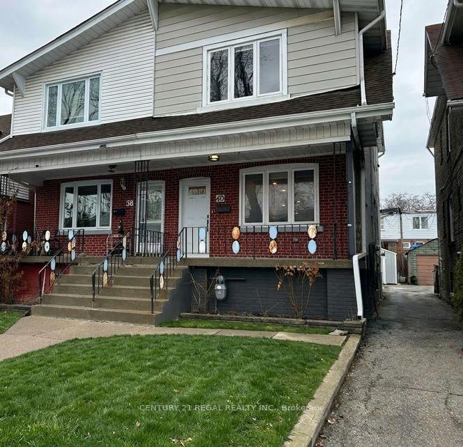 40 Glebeholme Boulevard