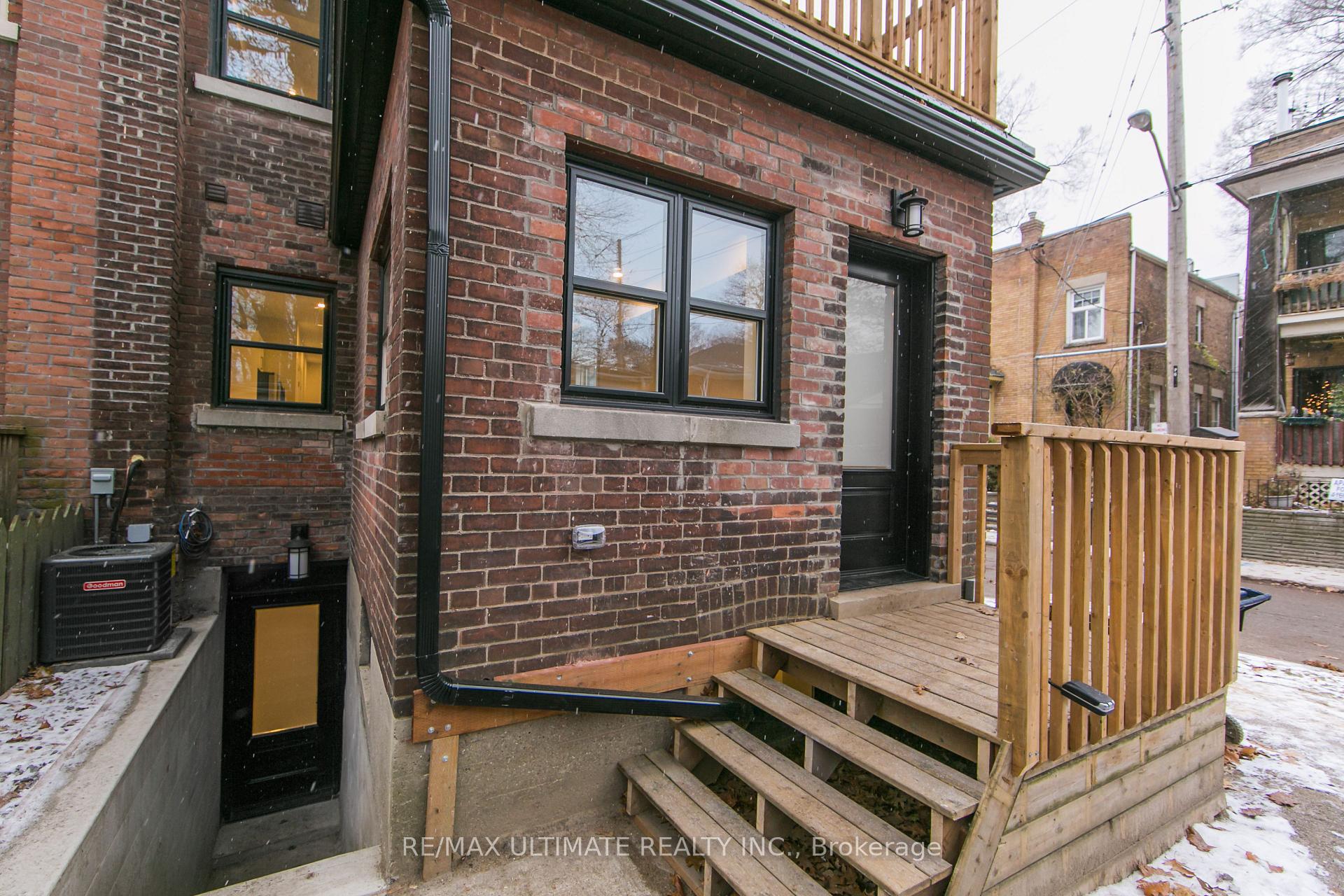 19 Fernwood Park Avenue Main, Toronto Unit: Main