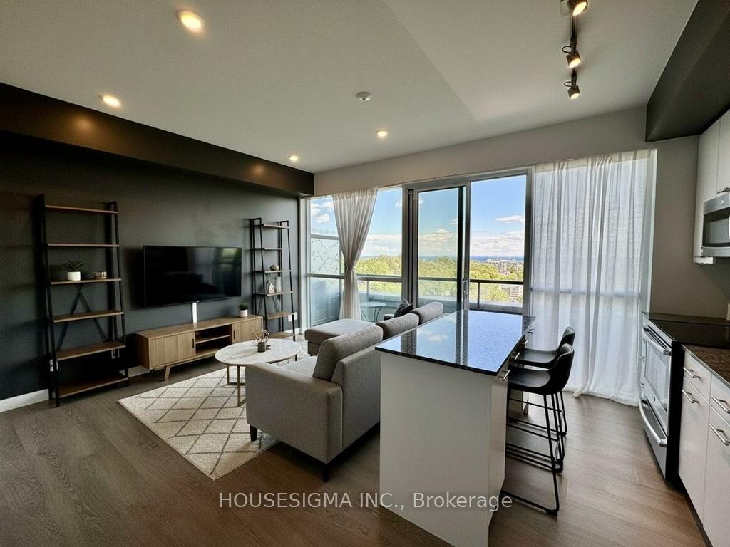 2055 Danforth Avenue 811