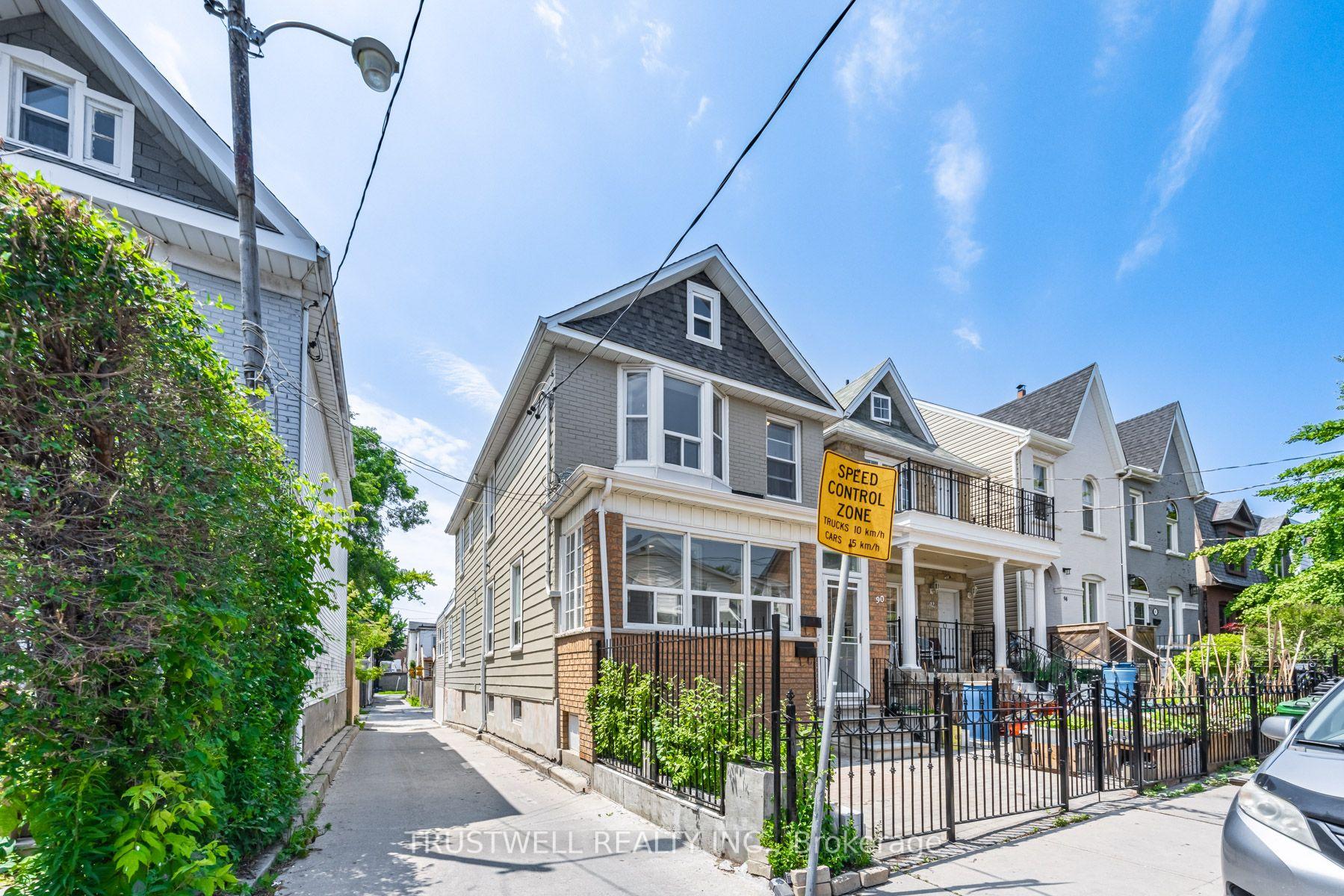 90 Galt Avenue A, Toronto Unit: A