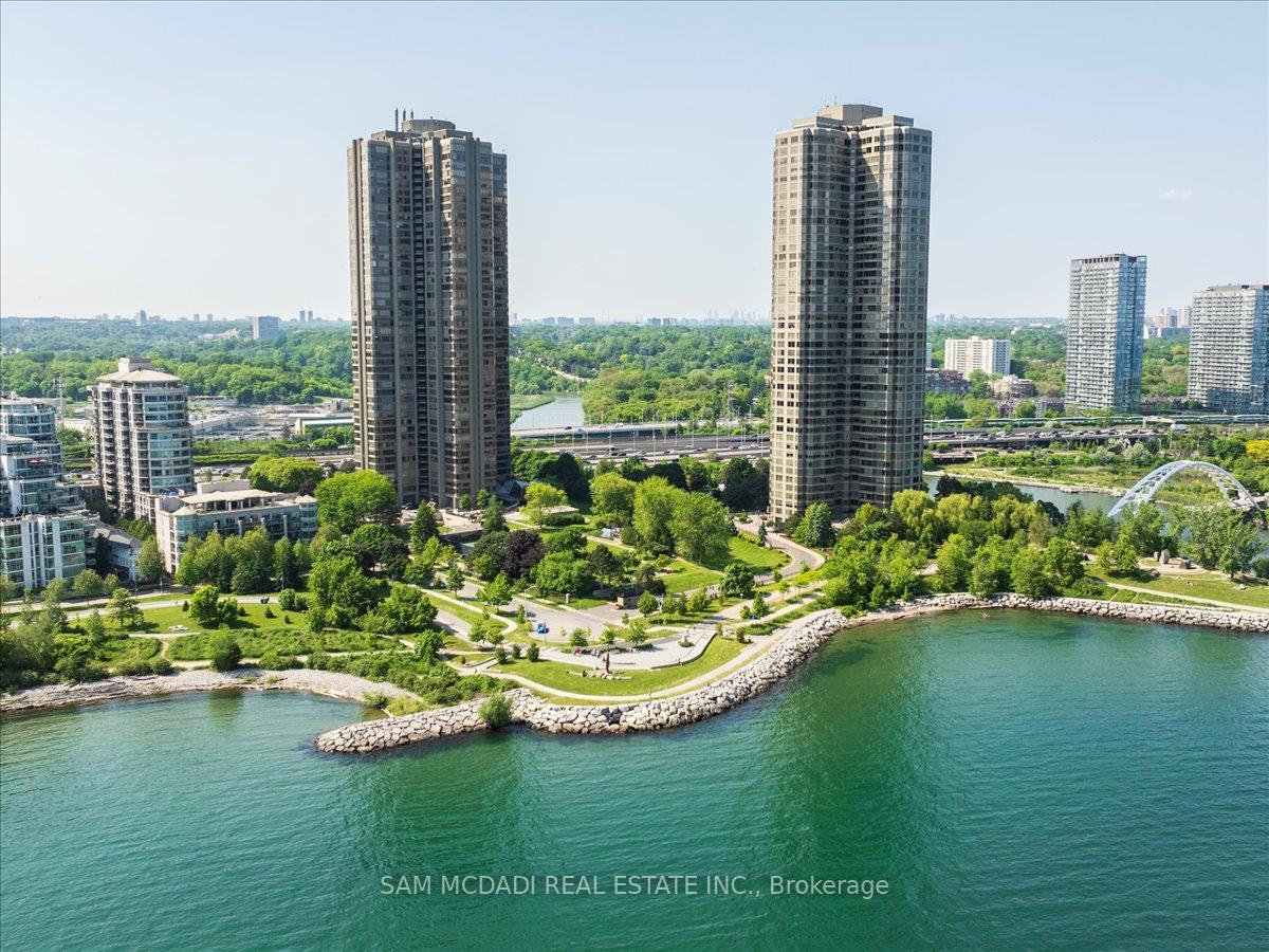 2045 Lake Shore Boulevard W 1605