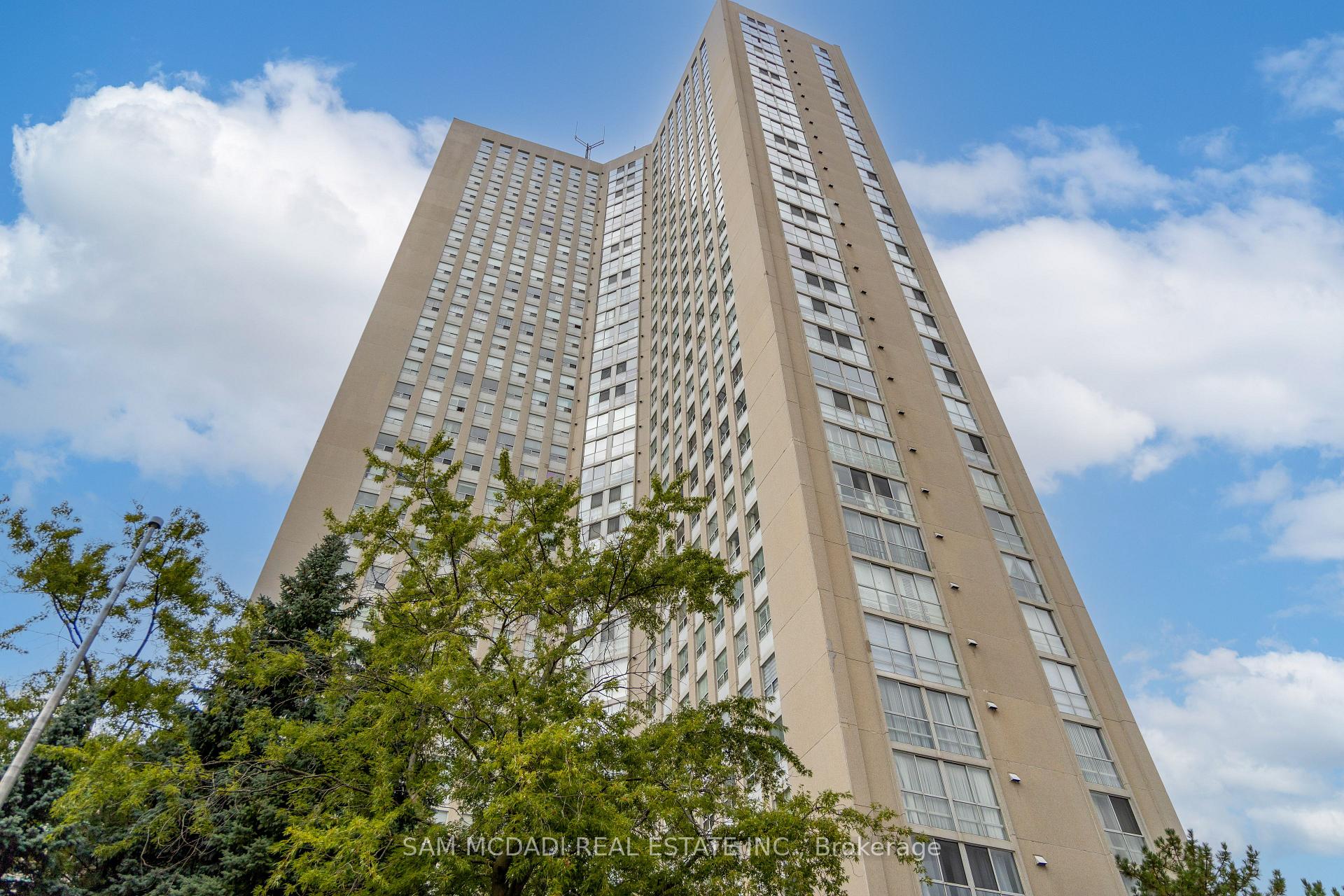 3650 Kaneff Crescent 1207