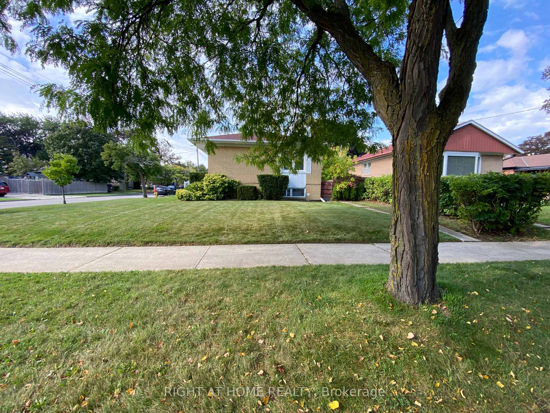 2 Hagersville Court Lower