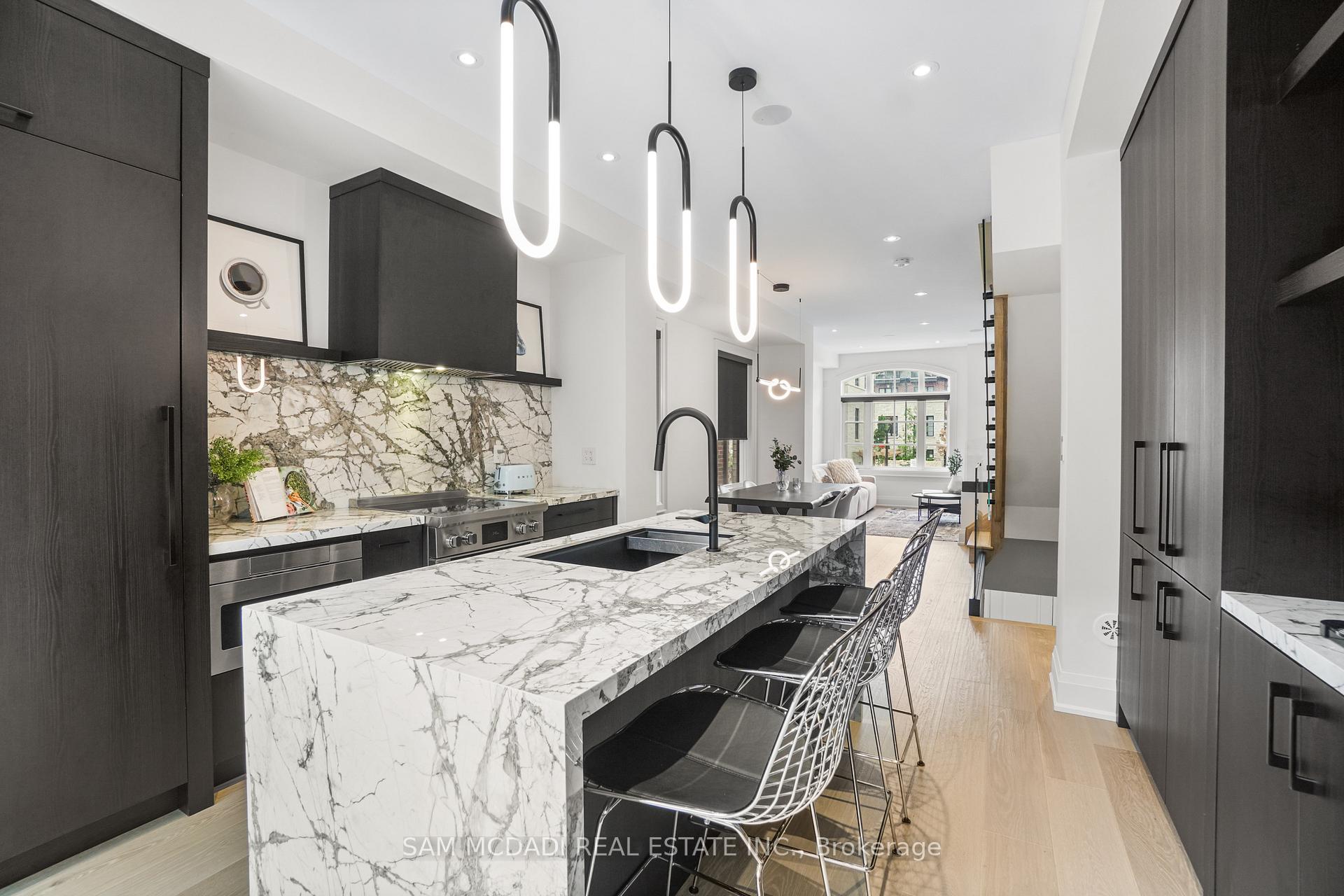 10 Lunar Crescent 24