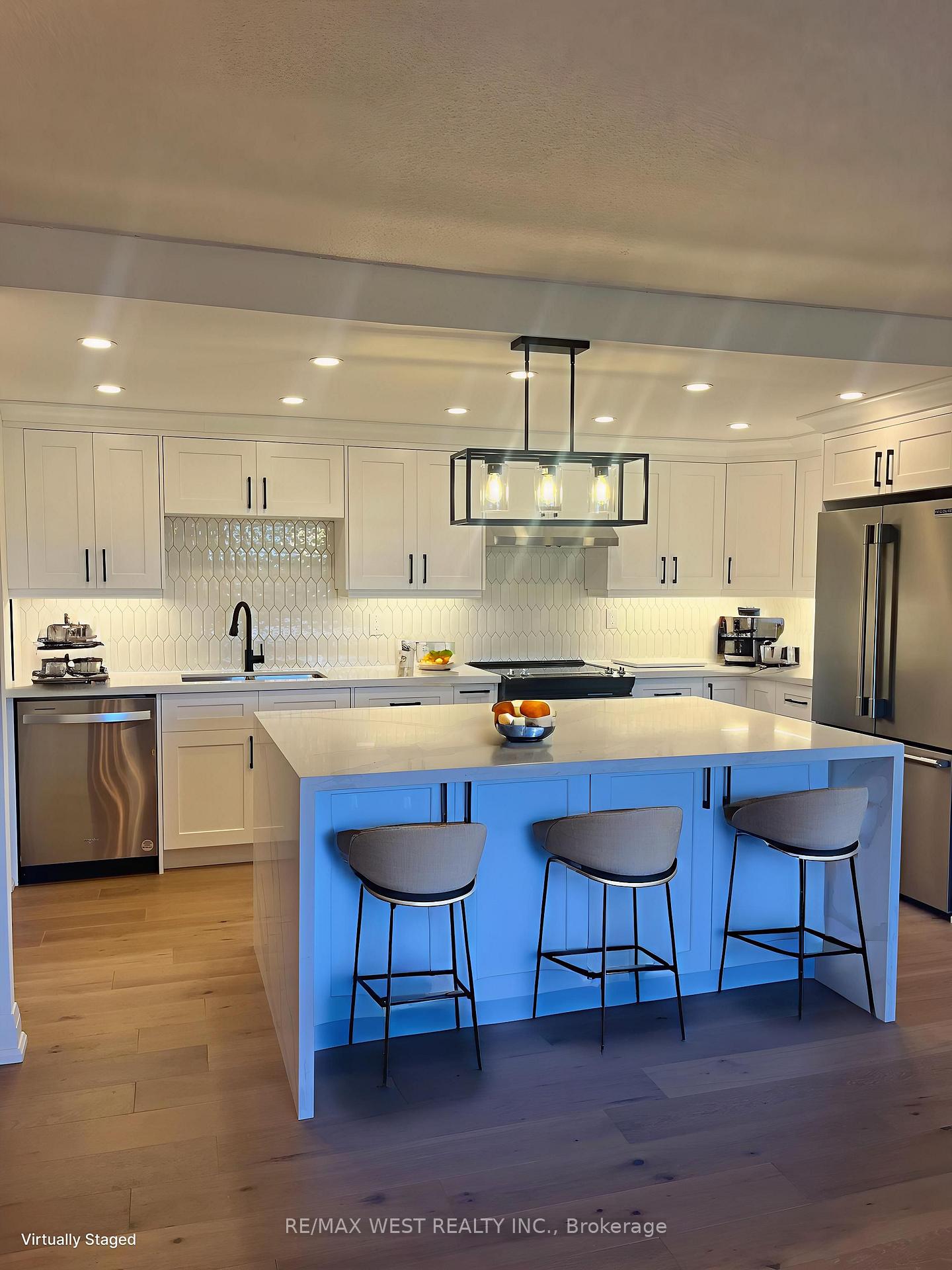 1535 Lakeshore Road E 304