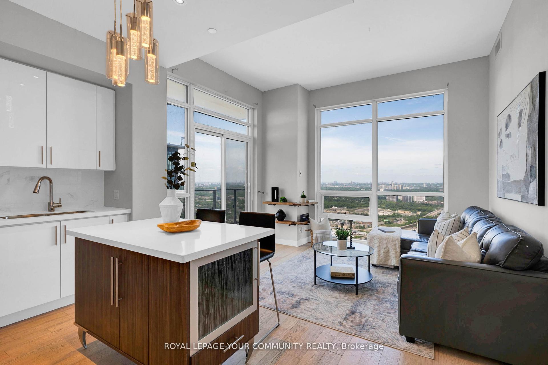 2220 Lakeshore Boulevard W LP04