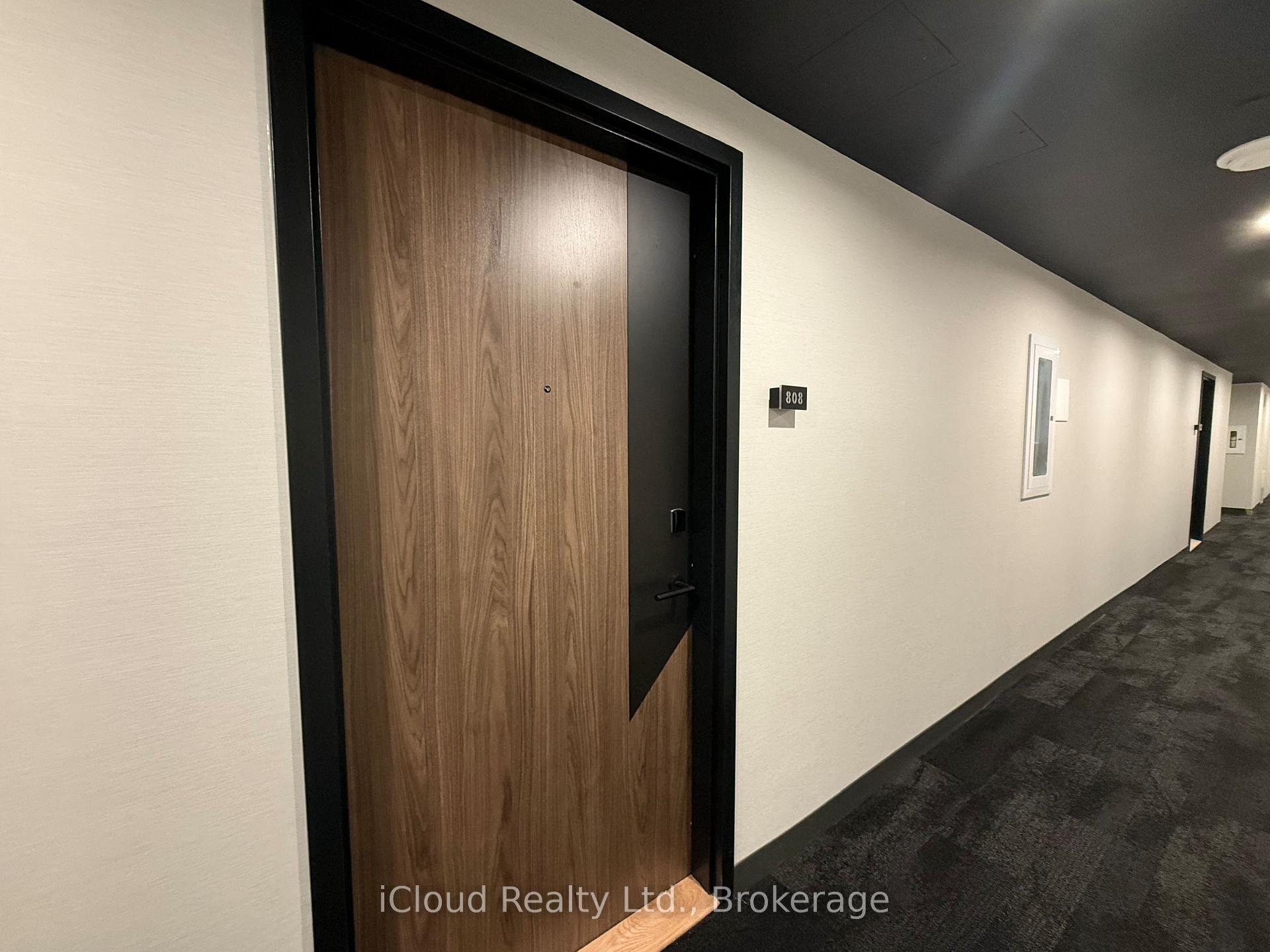 1037 The Queensway N/A 808