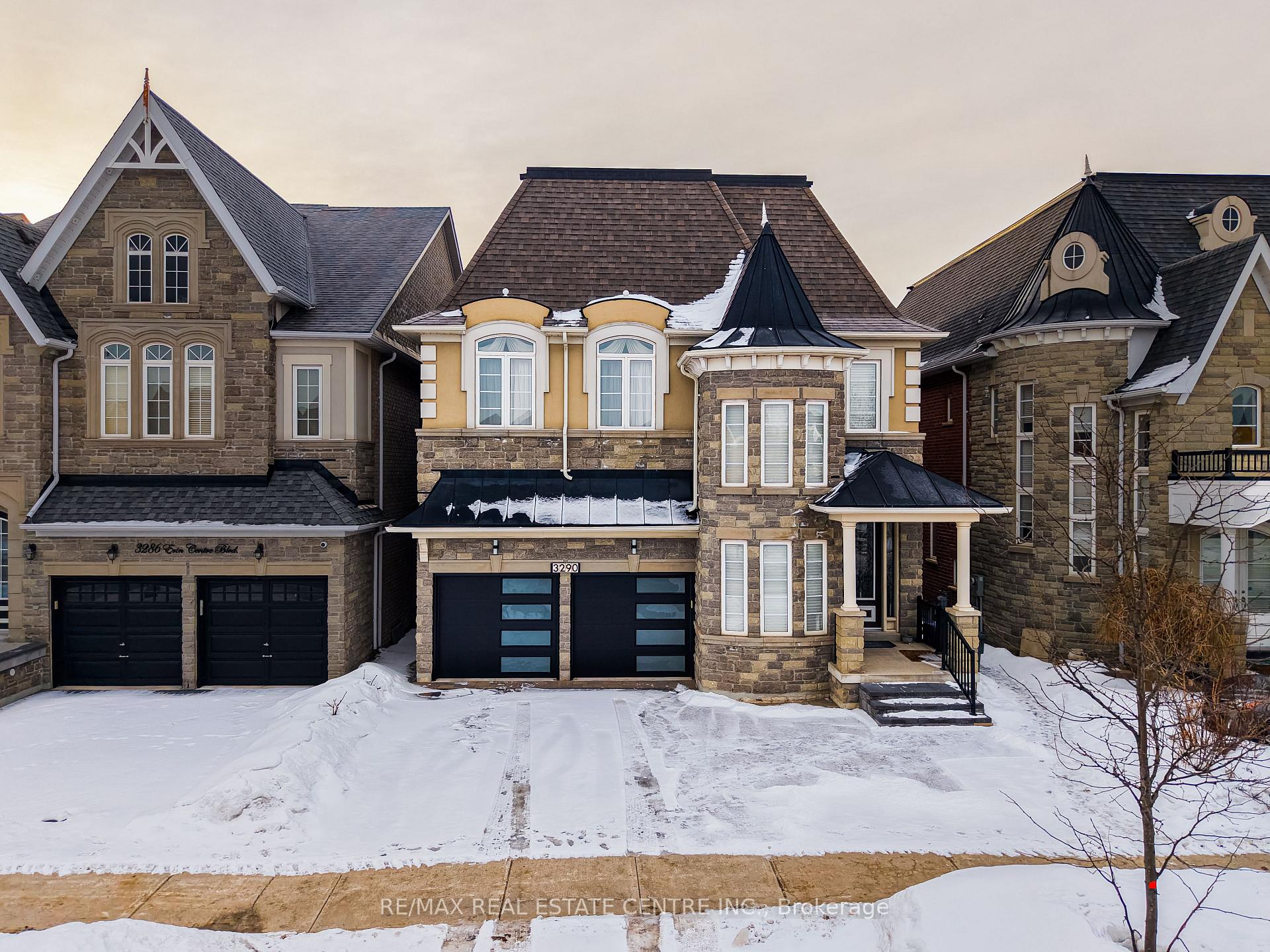 3290 Erin Centre Boulevard