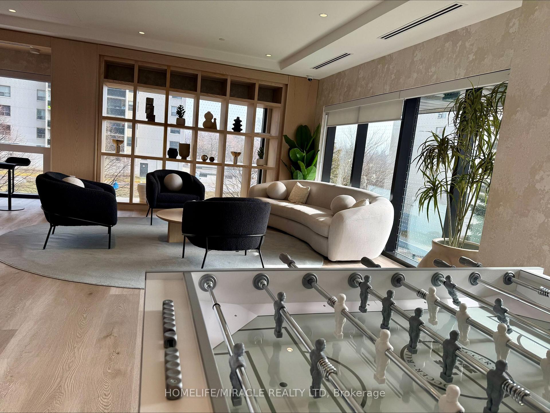 86 DUNDAS Street E 1321