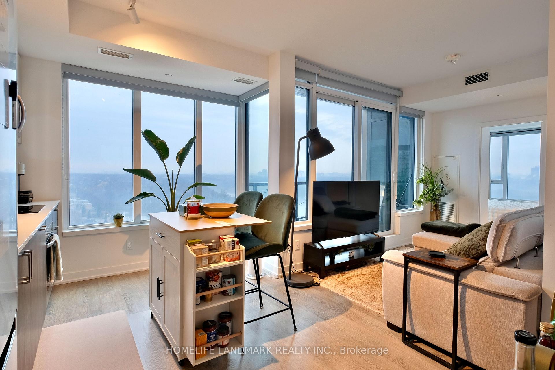 1926 Lakeshore Boulevard W 2802