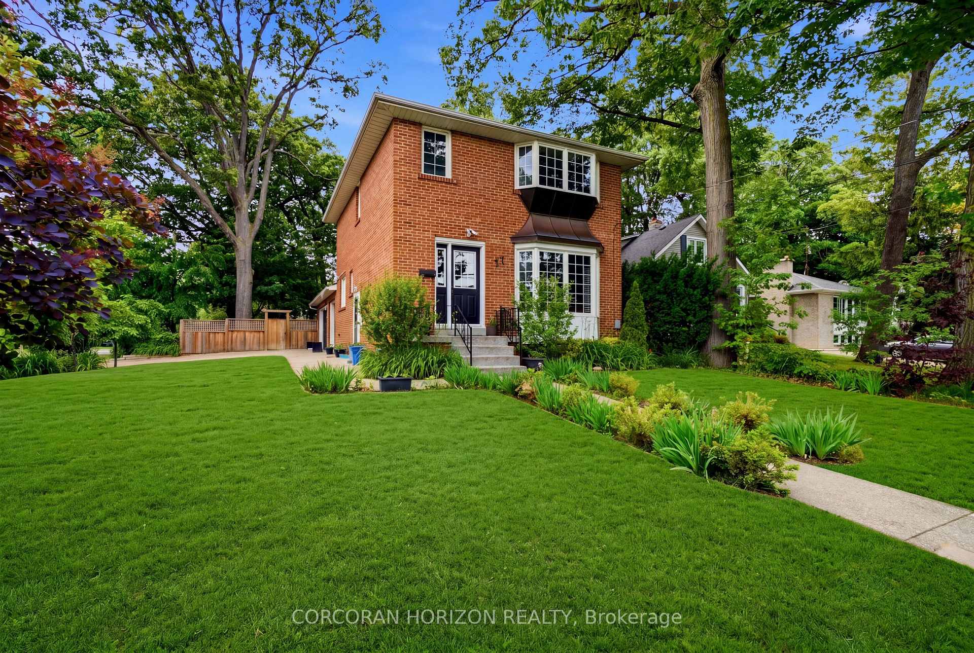 77 Mineola Road E