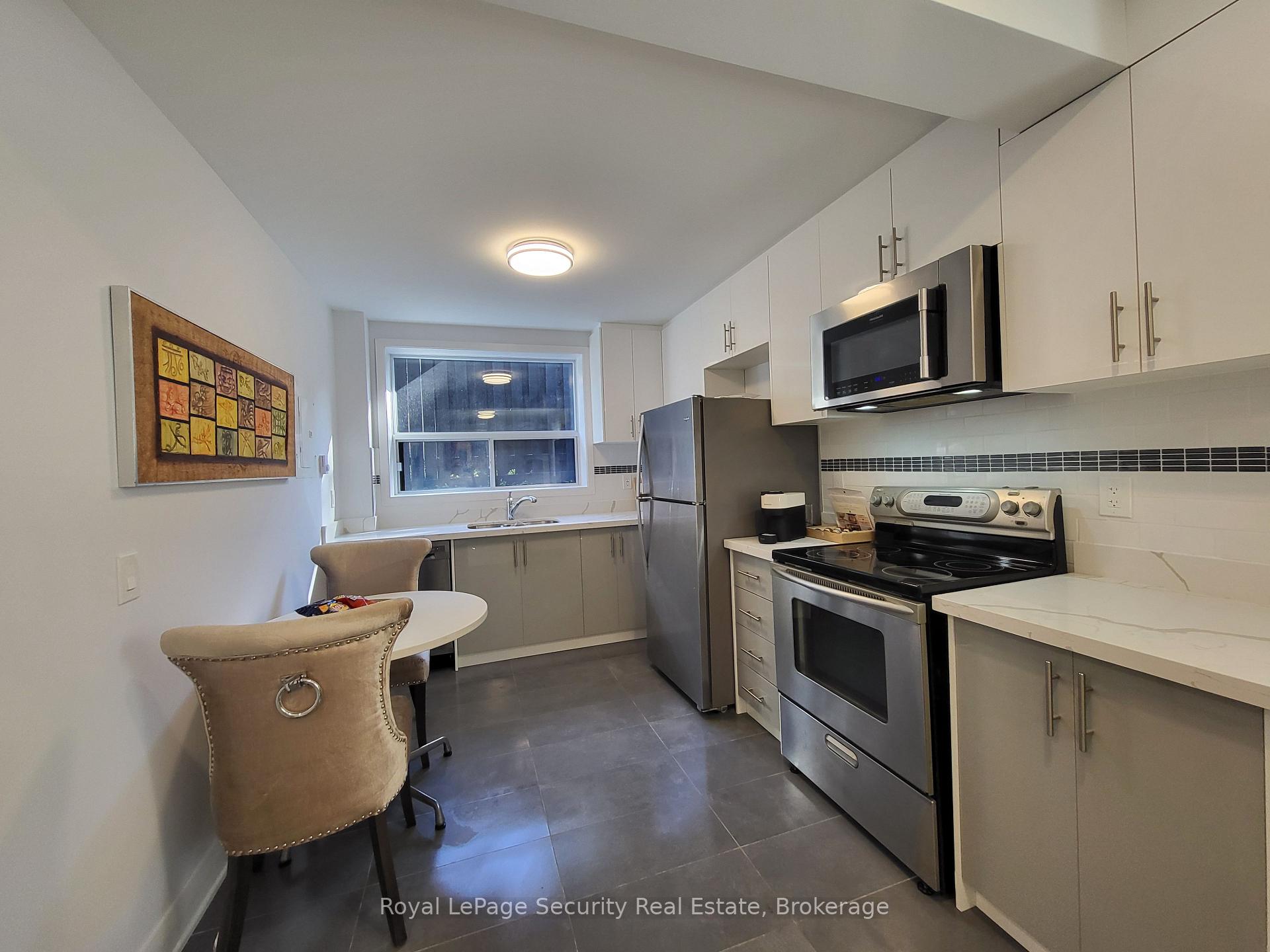 328 Lakeshore Road 2