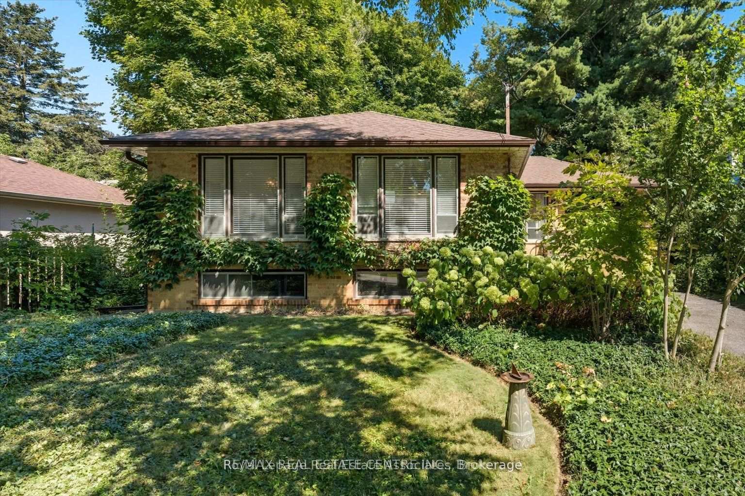 1229 Welwyn Drive upper