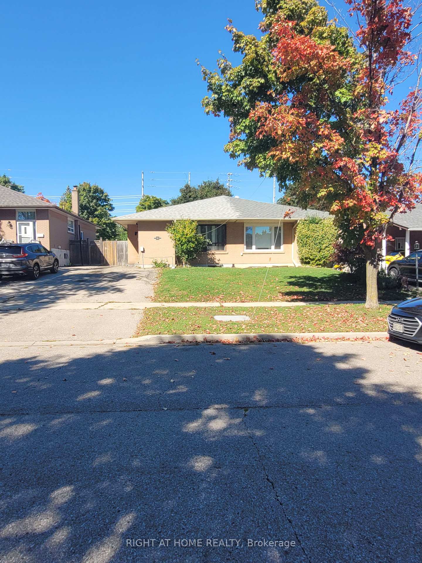 2415 Padstow Crescent