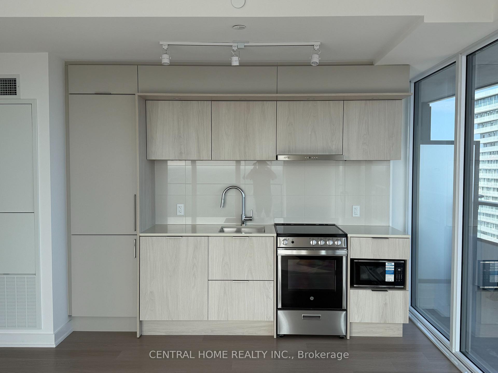 448 Burnhamthorpe Road 5511