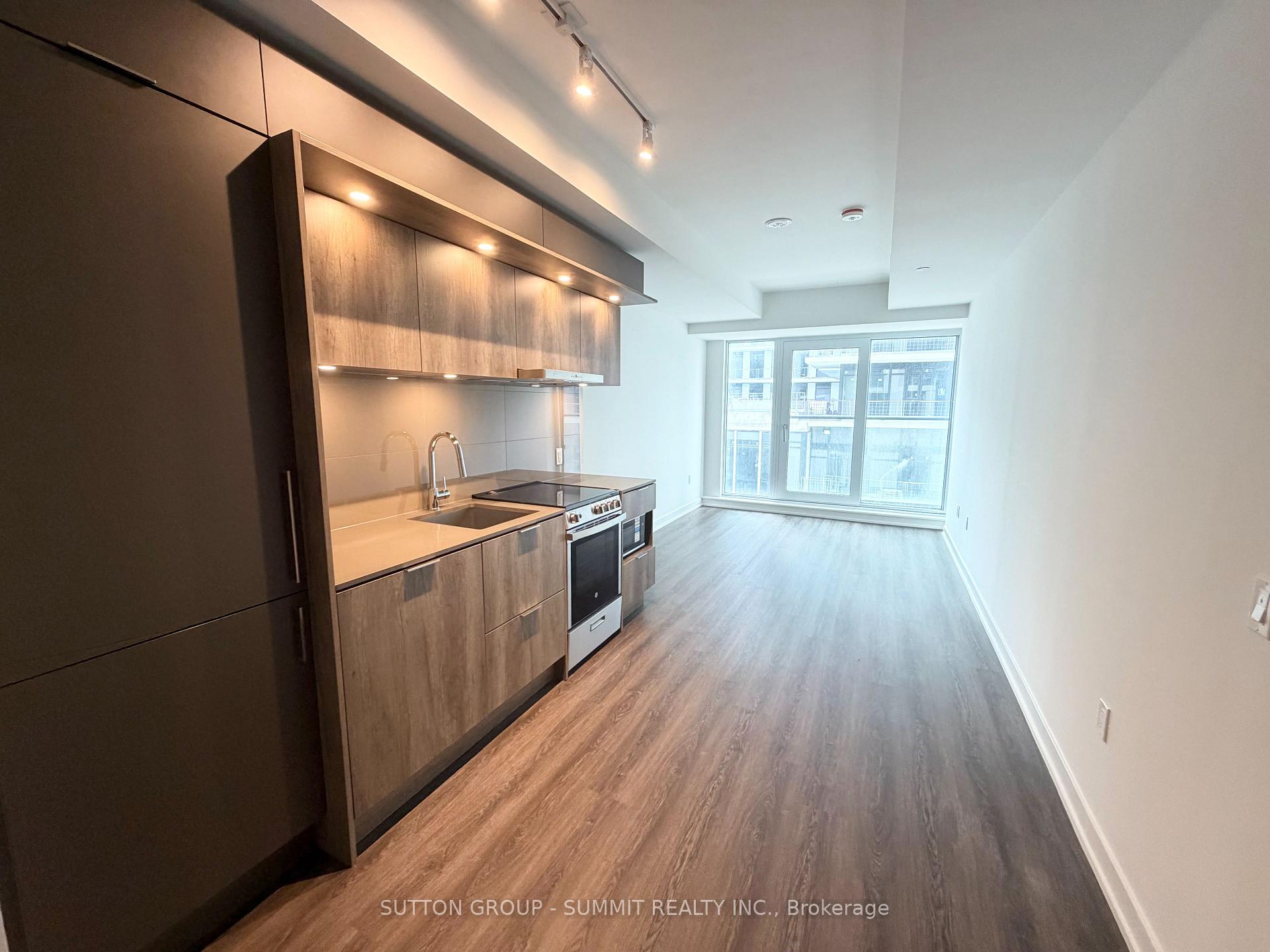 448 Burnhamthorpe Road W 324