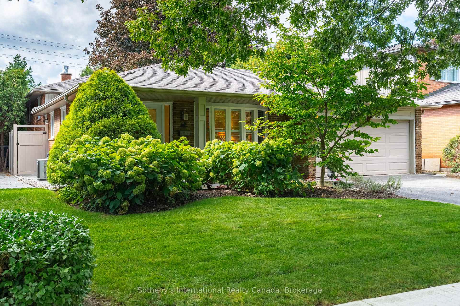 885 Fletcher Valley Crescent