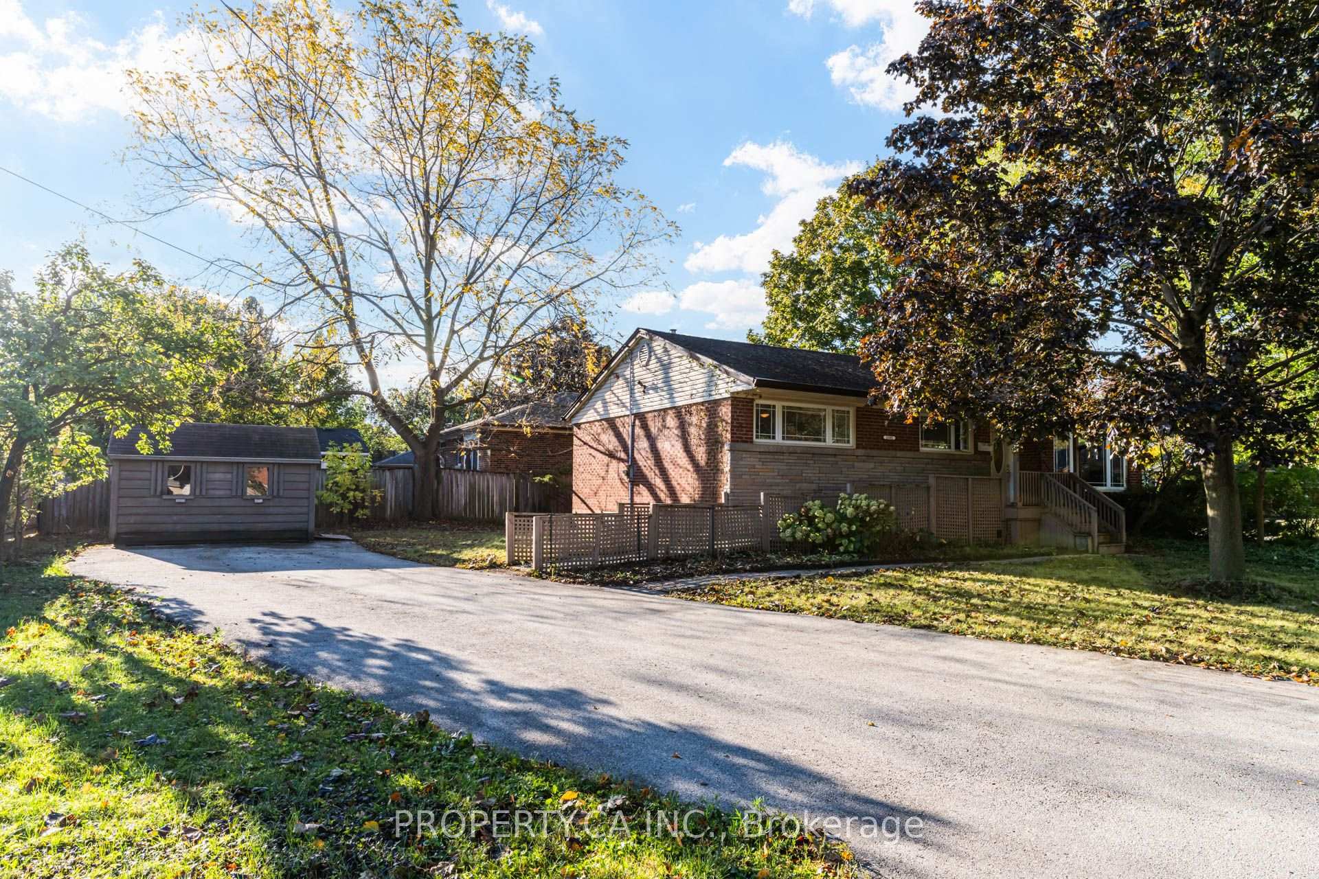 2302 Redfern Road