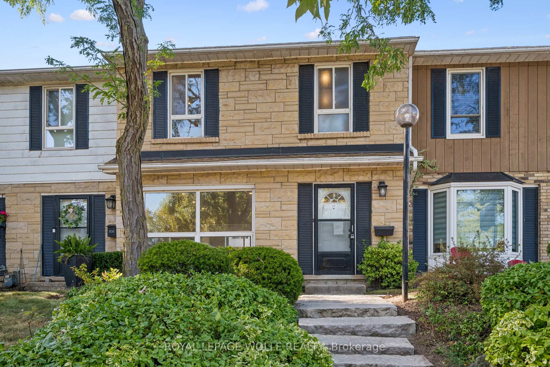 5475 Lakeshore Road 107