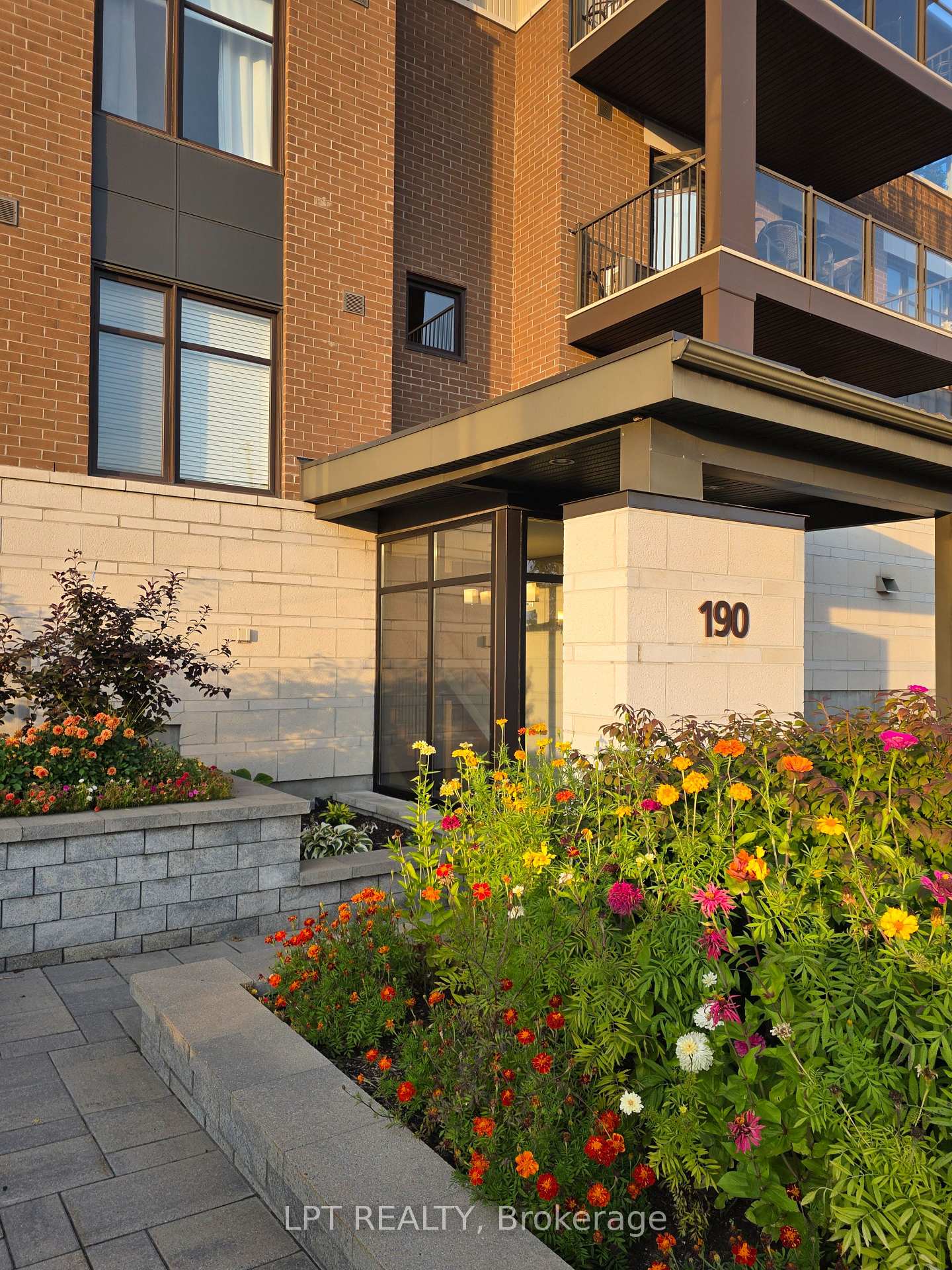 190 Guelph Private 203