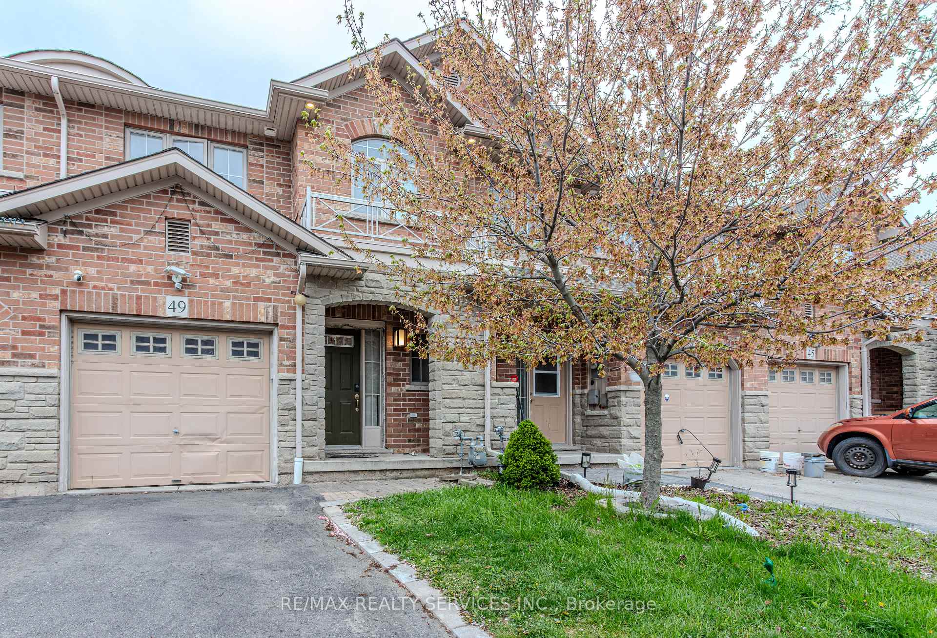 49 Marina Point Crescent N