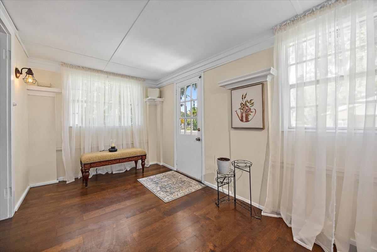 6 E San Carlos Ave