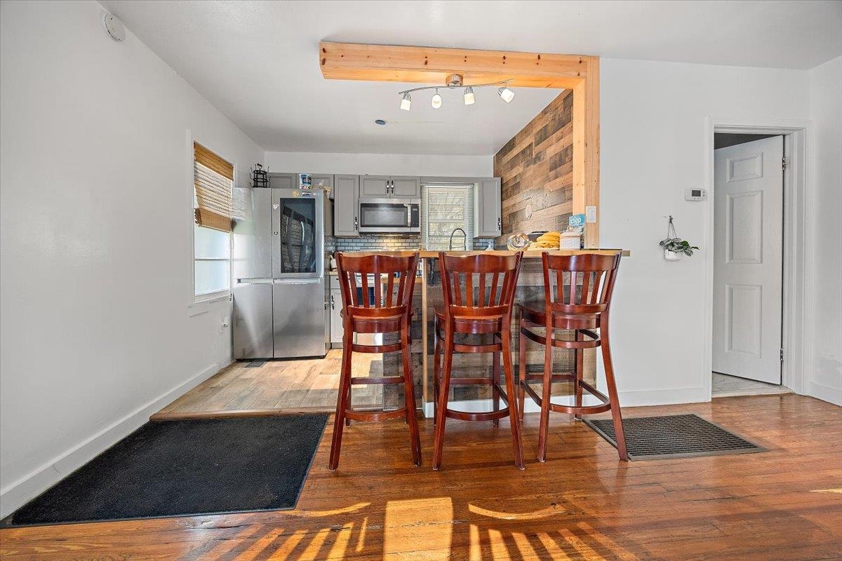6 E San Carlos Ave